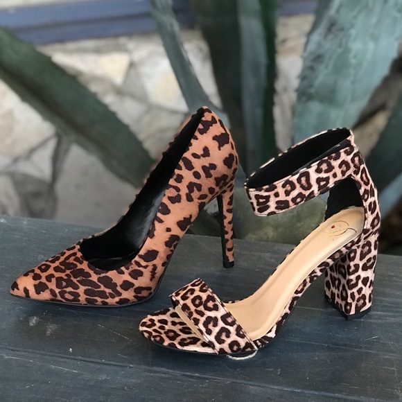 Last 1! Delicious Leopard leopard ankle strap Heel - Picture 3 of 4